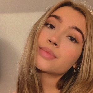 Meet your Posher, Valeria